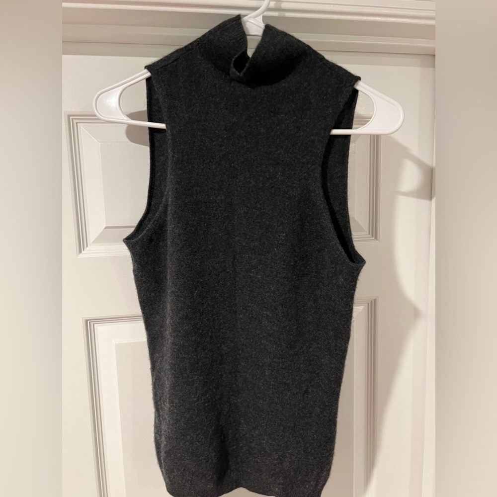 Naadam cashmere sleeveless funnel neck top size small